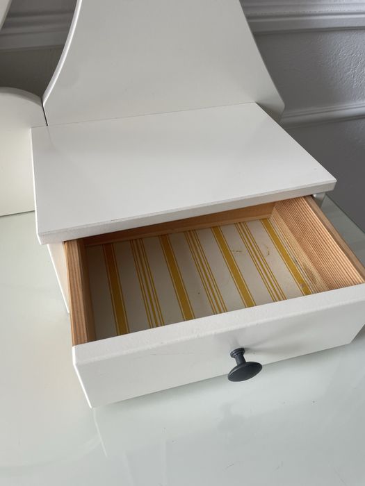 Masuta de machiaj ikea