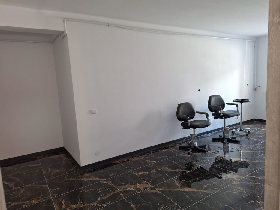 Vând apartament sau spațiu comercial