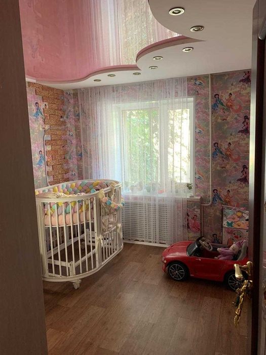 Продается  2 ком. Район 8 школы