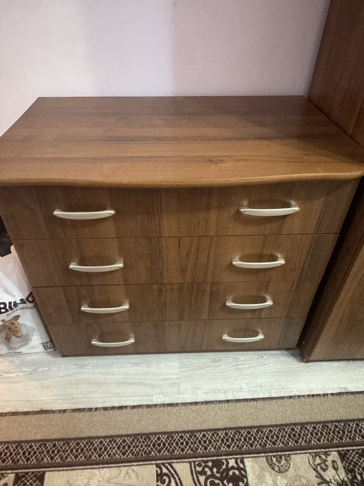 Продам шифоньер комодом