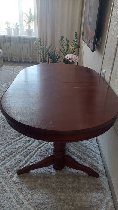 Стол дубовый в хорошем качестве