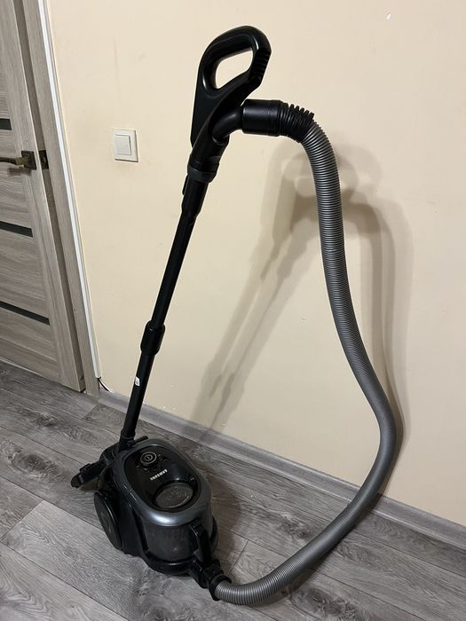 Пылесос SAMSUNG в отличном состоянии.