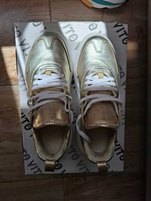 Сникърси естествена кожа