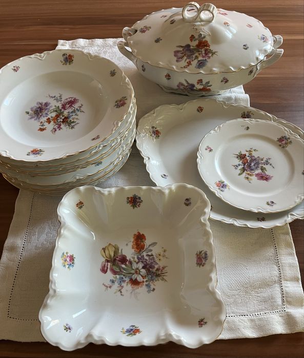 Порцеланов сервиз за хранене