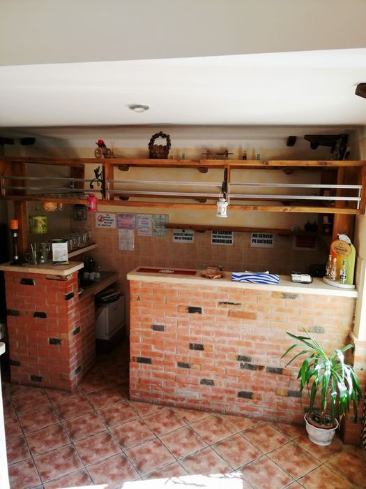 Persoana fizica vând locație de pizzerie restaurant