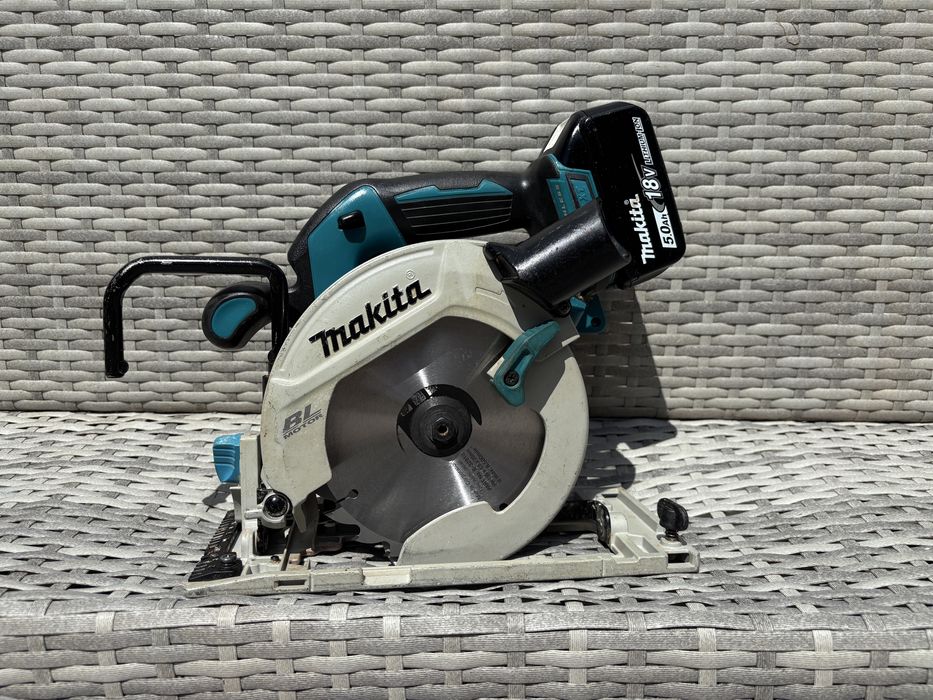 Circular makita DHS680