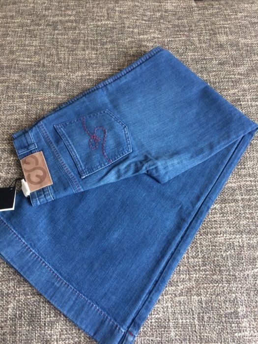 Продам джинсы ESCADA