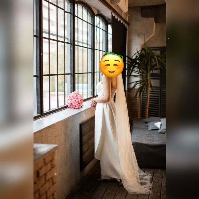 Свадебный костюм со шлейфом