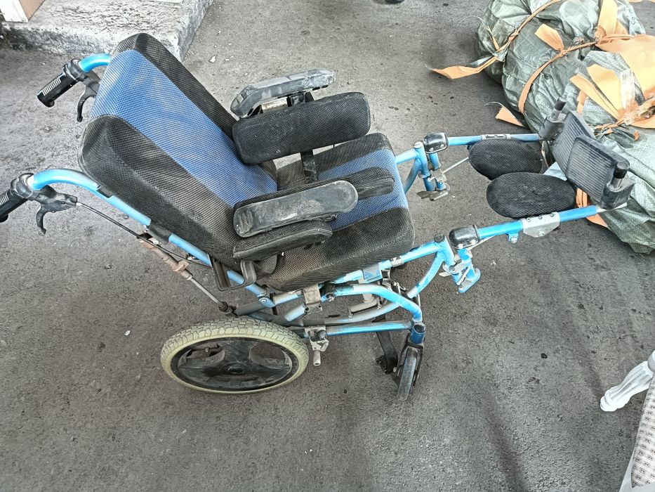 Инвалидный коляска для детей