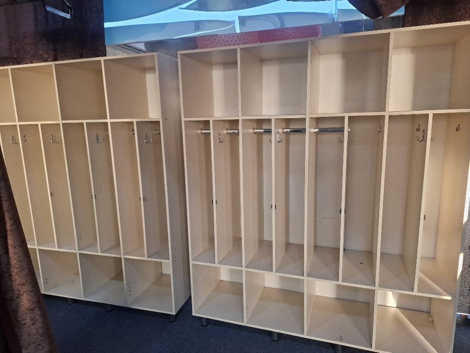 Ishkaf sotiadi tez va arzon ... xolati yaxshi chassis bogcha maktabga