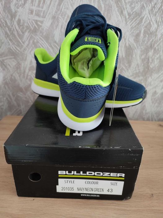 Продавям маратонки Булдозер.