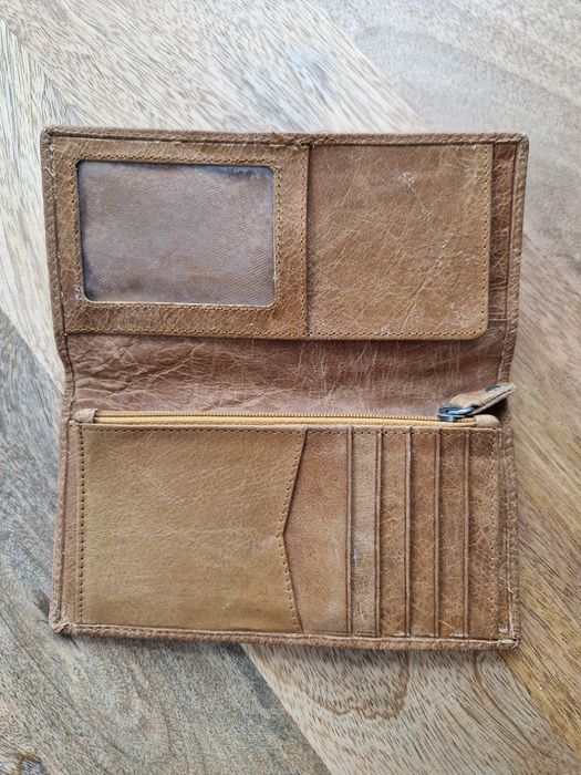 Кожени чанти и портмоне нови и използвани