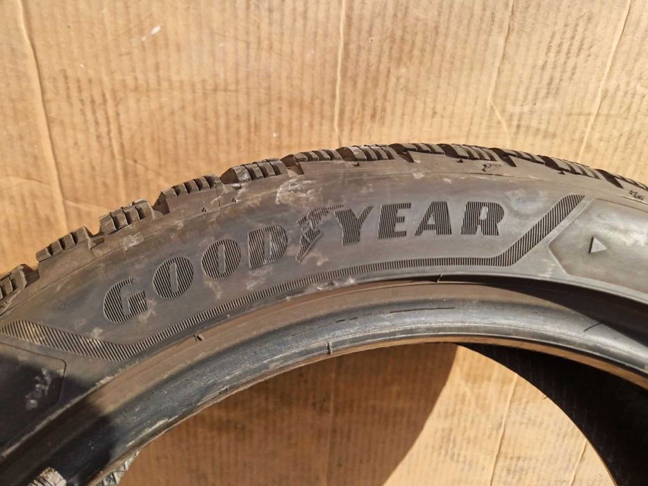 1 брой Goodyear R17 225/45
Зимна гума
DOT2223