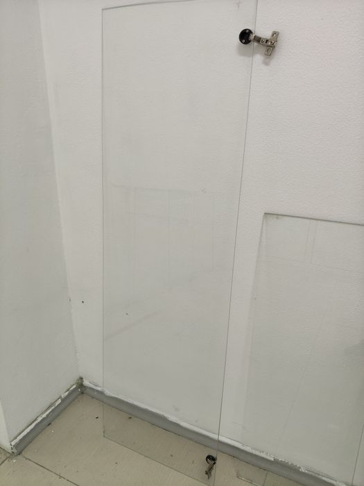 Продам стеклянные полки и дверца.