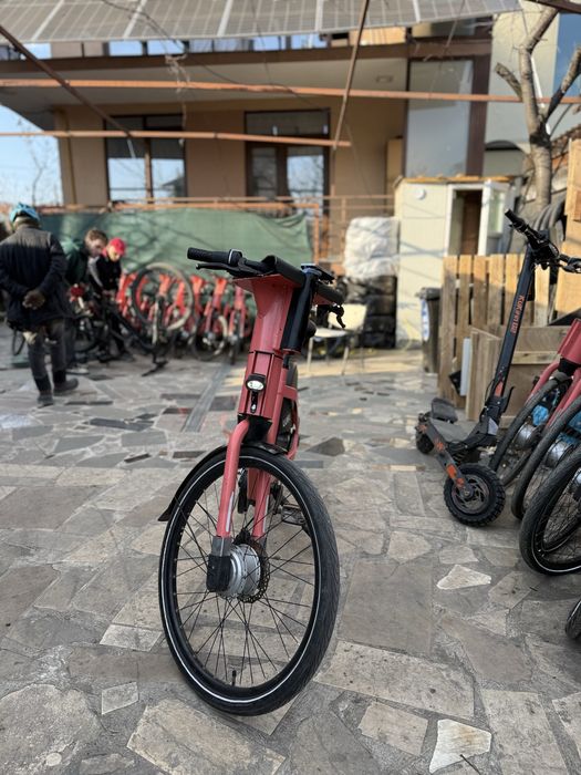 Bicicletaă electrică de inchiriat.