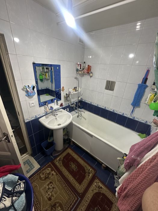 Продается  3 комнатная  квартира 2 этаж