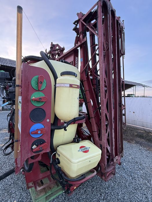 Masina erbicidat purtata Hardi Master 1200 litri cu rampe la 21m Dozare Automaata  full hidraulic/met/ierbicidat/stropit/pulvetrizator