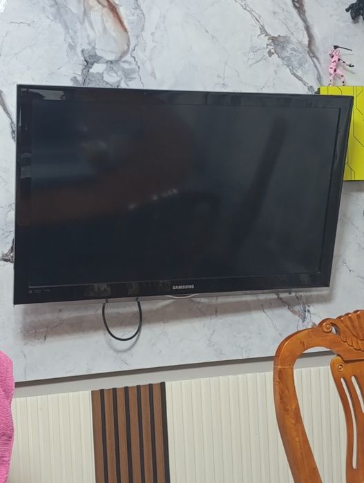 ЖК Телевизор с кронштейном SAMSUNG