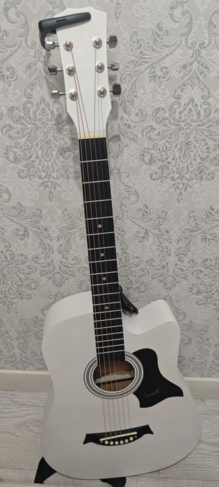 Гитара белый новый