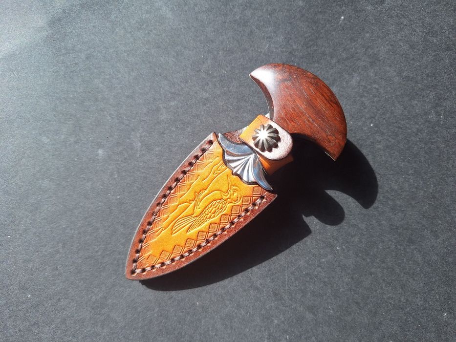 Тактически нож-шип от дамаска стомана и кожена кания