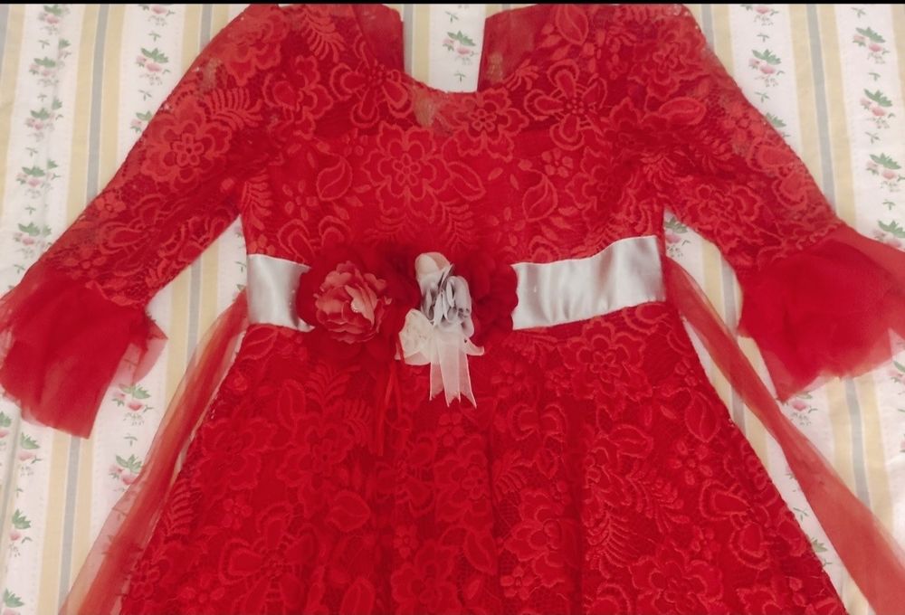 Qizlar uchun qizil bal kõylagi