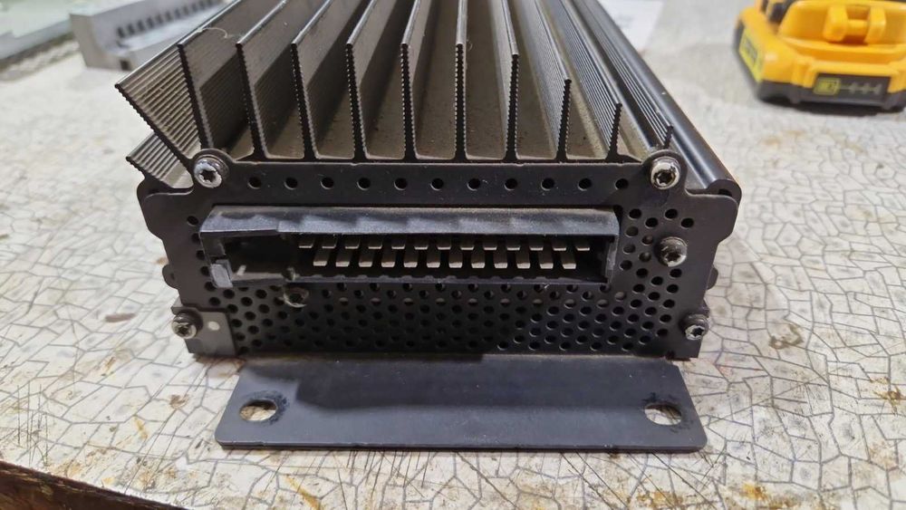 Усилвател за AUDI A8 D2 BOSE 4D0 035 225