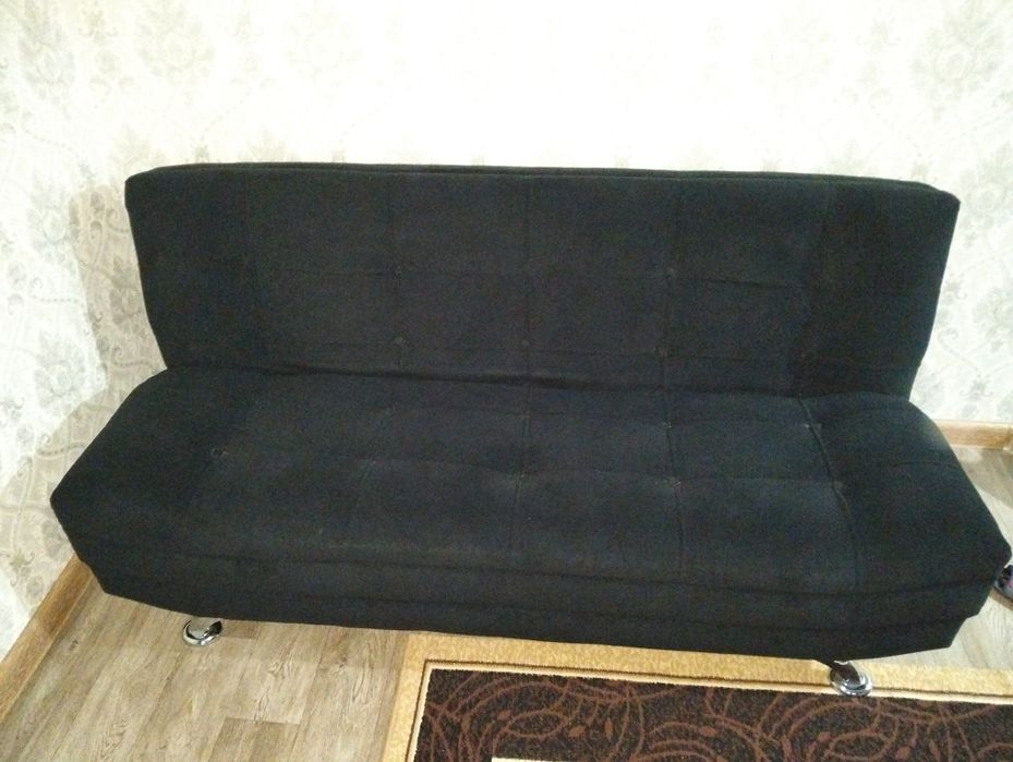 Продается диван. Покупали в марте месяце