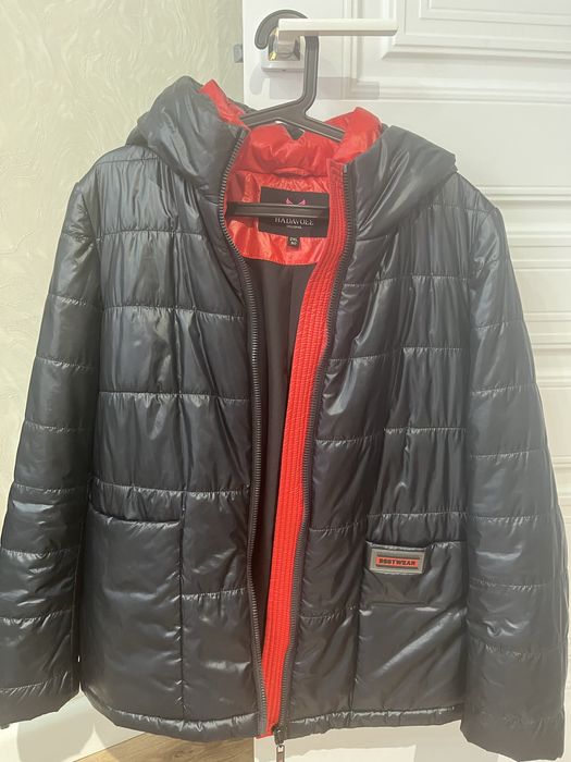 Куртка осеня в отличном состоянии