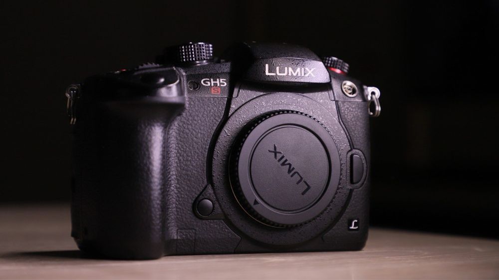 Фотоаппарат Panasonic Lumix DC-GH5S Body