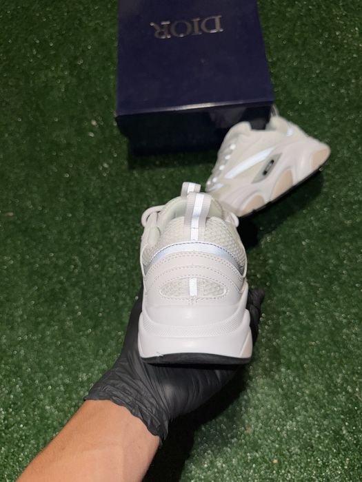 Dior B22