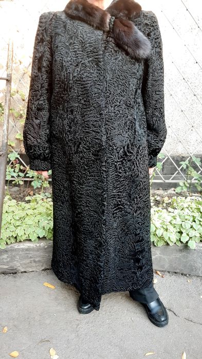 Продается шуба каракуль