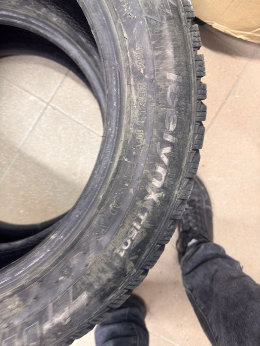 Продам два баллона 215/60