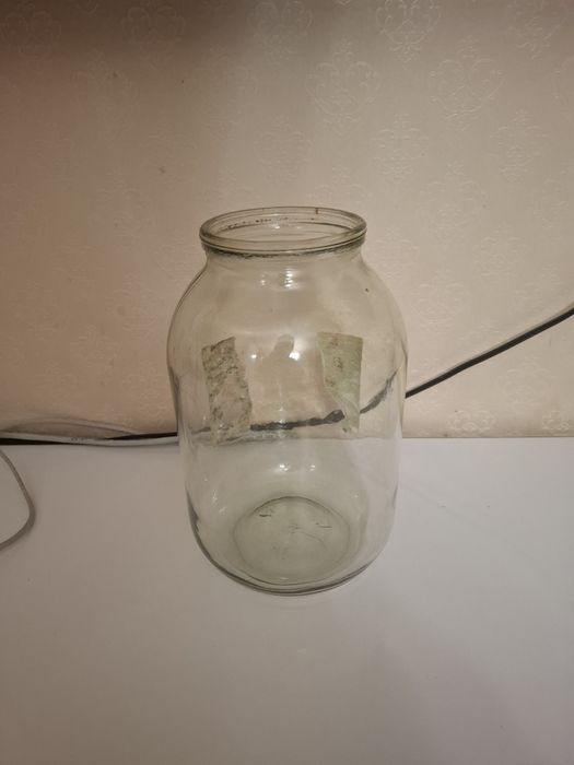 Продаю банки двухлитровые
