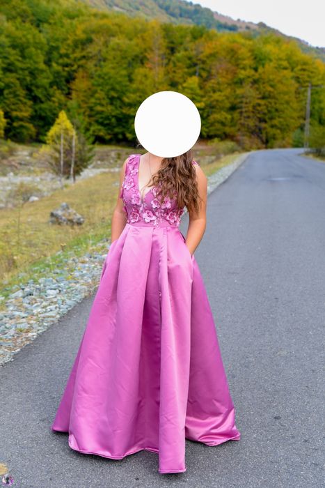 Vând rochie deosebită