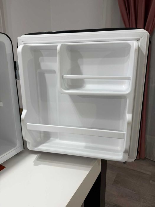 Mini frigider cu congelator Comfee 47L GARANTIE 12 luni