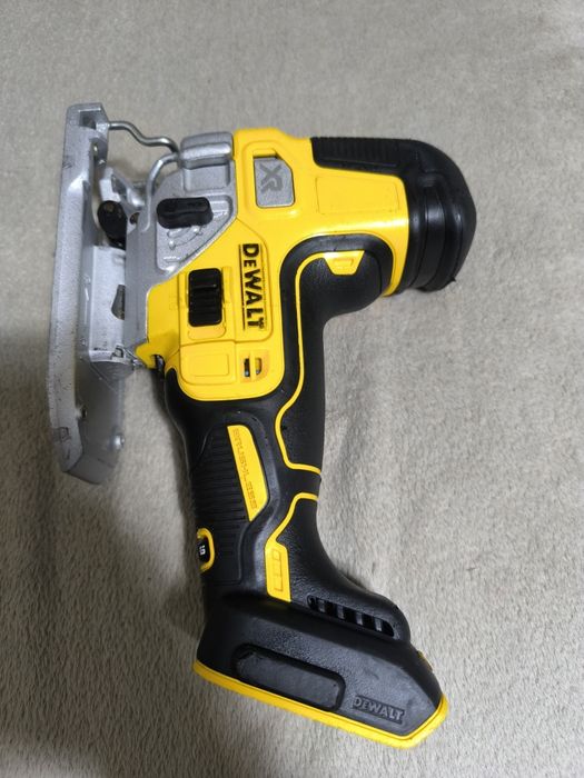 Fierăstrău Pendular Dewalt DCS335(2022)