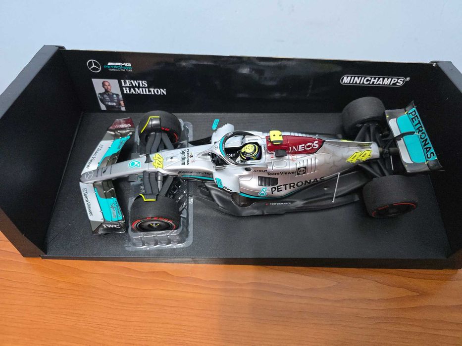 Macheta Minichamps 1/18 Mercedes AMG F1 Team W13 Brazilian GP 2022 #44 L. Hamilton