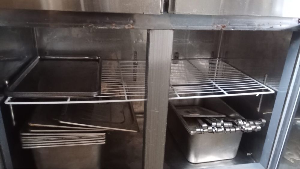 Холодильный стол