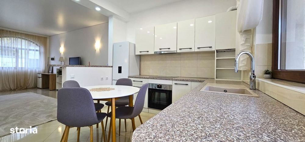 Vila cocheta (triplex), 3 camere, terasa, curte - Corbeanca Parc
