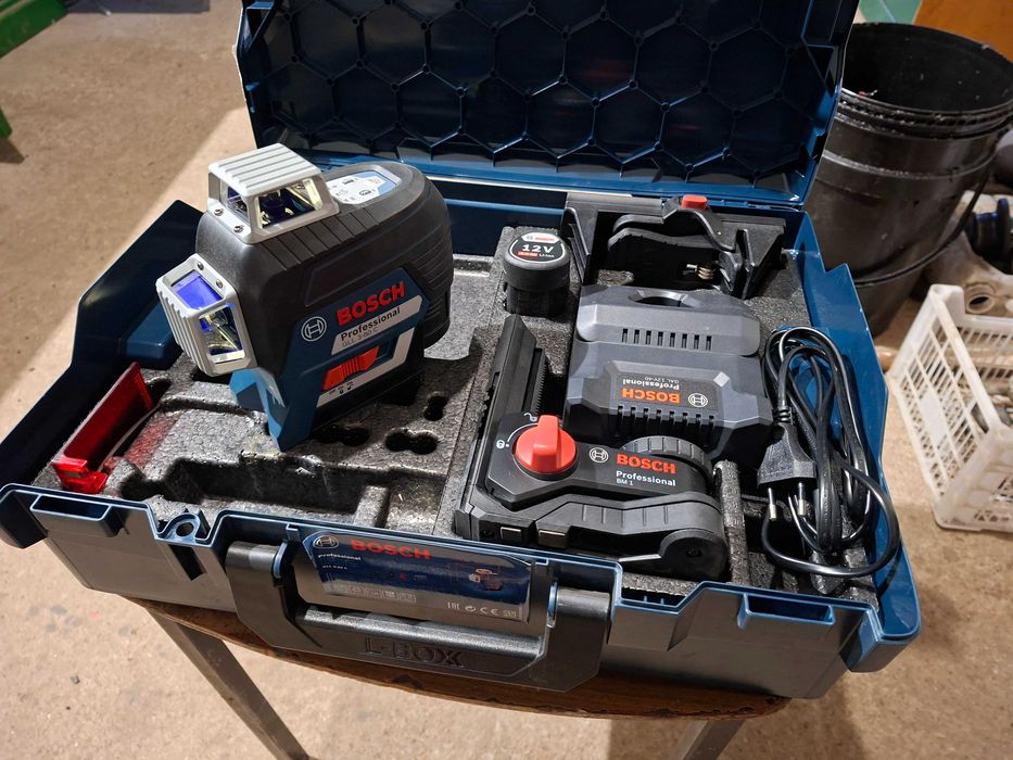 Nivela laser Bosch Professional GLL 3-80 C in cutie cu 2 acumulatori