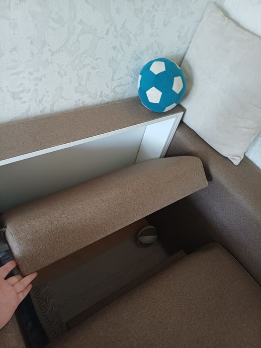 Продам диван почти новый.