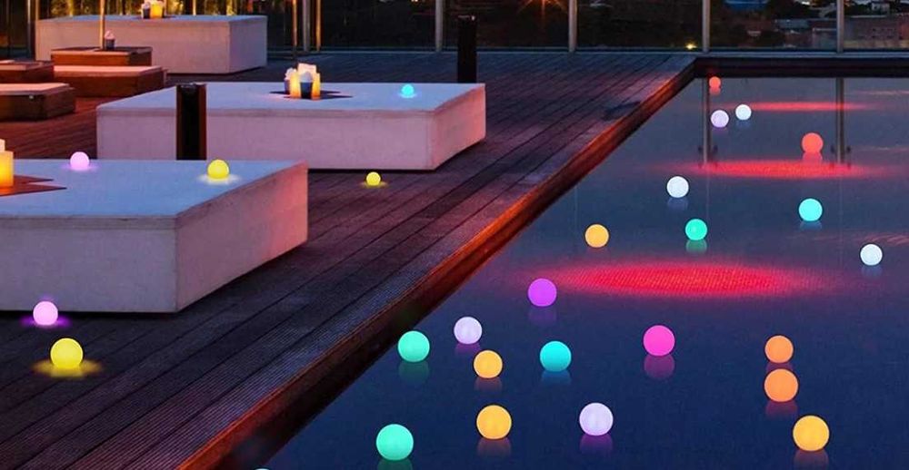 Комплект от 2 бройки плаващи светещ се топки за басейн