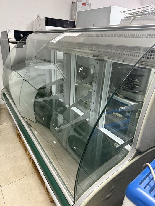 Сладкарска хладилна витрина 4 нива 2метра