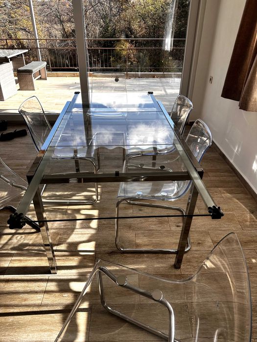 Маса със столове