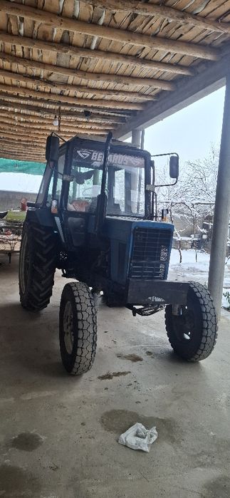 Мтз80 трактор арзонга берворамиз.хамма жойи ишлайди. Рули гедролика.