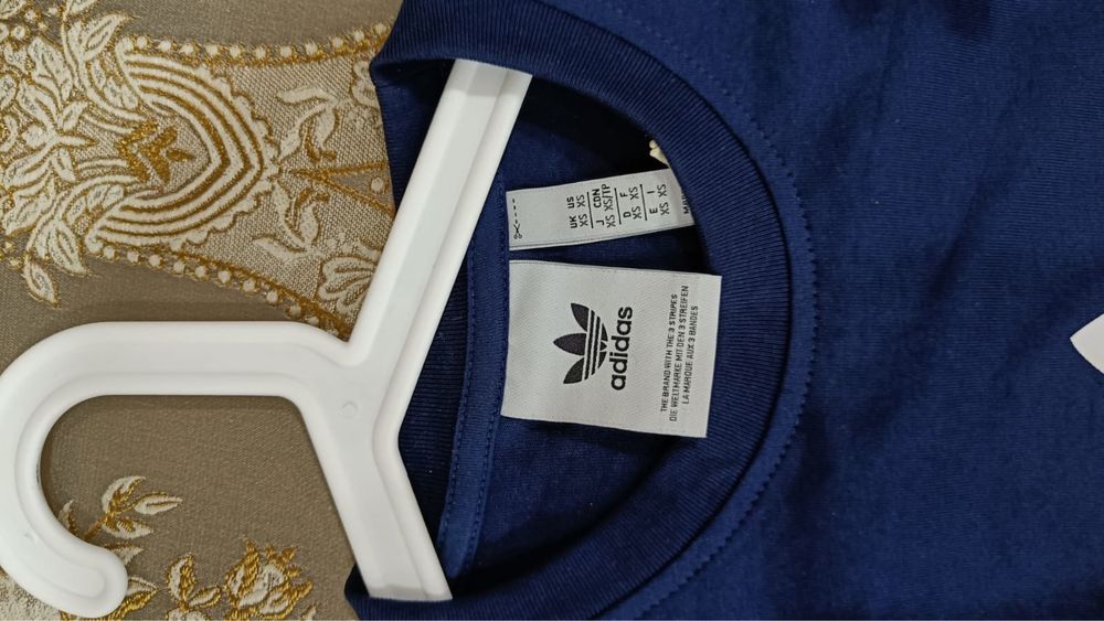 Новая футьолка adidas
