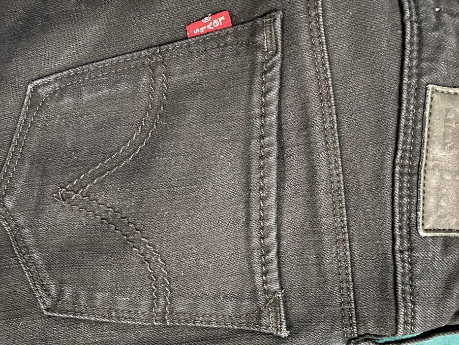 Blugi negri Levi’s