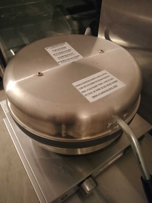 Неутрално оборудване , алпака мивки , маси , охладител  WMF за мляко