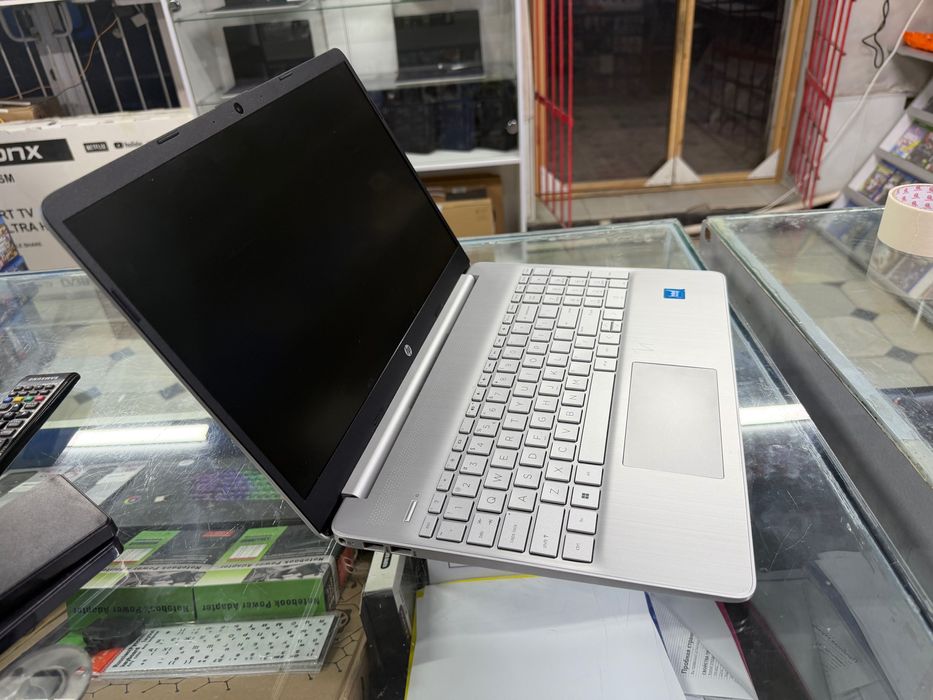 Продается ноутбук HP silver