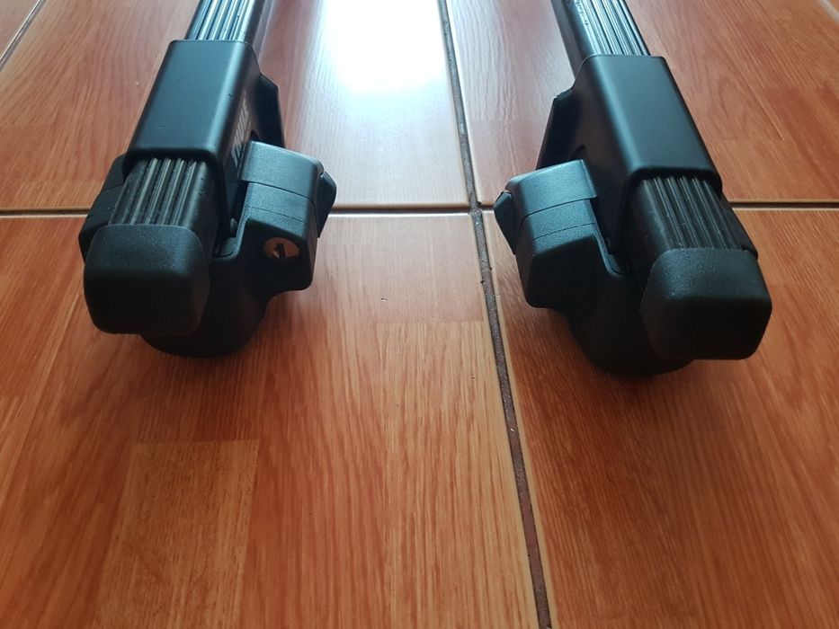 Pentru auto cu bare pe plafon 1m intre ele +/-  Thule bare portbagaj